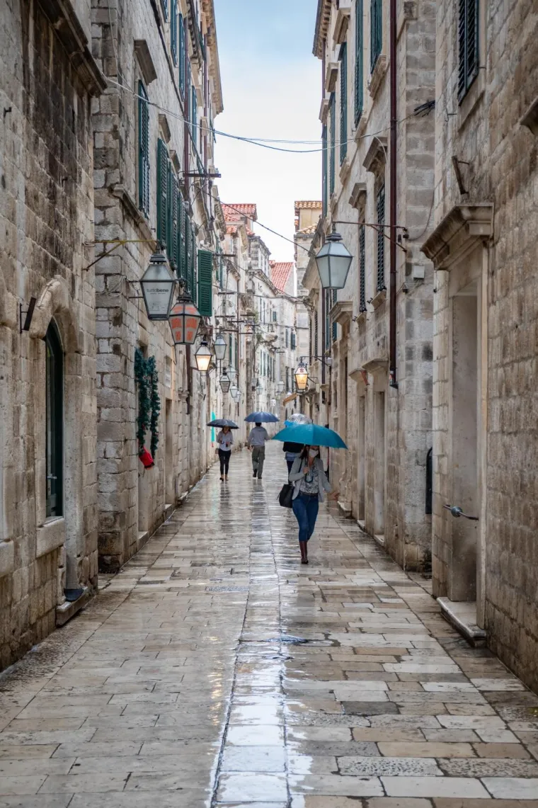 Ki&scaron;a danima ne prestaje padati u Dubrovniku: Otjerala je i ono malo preostalih turista