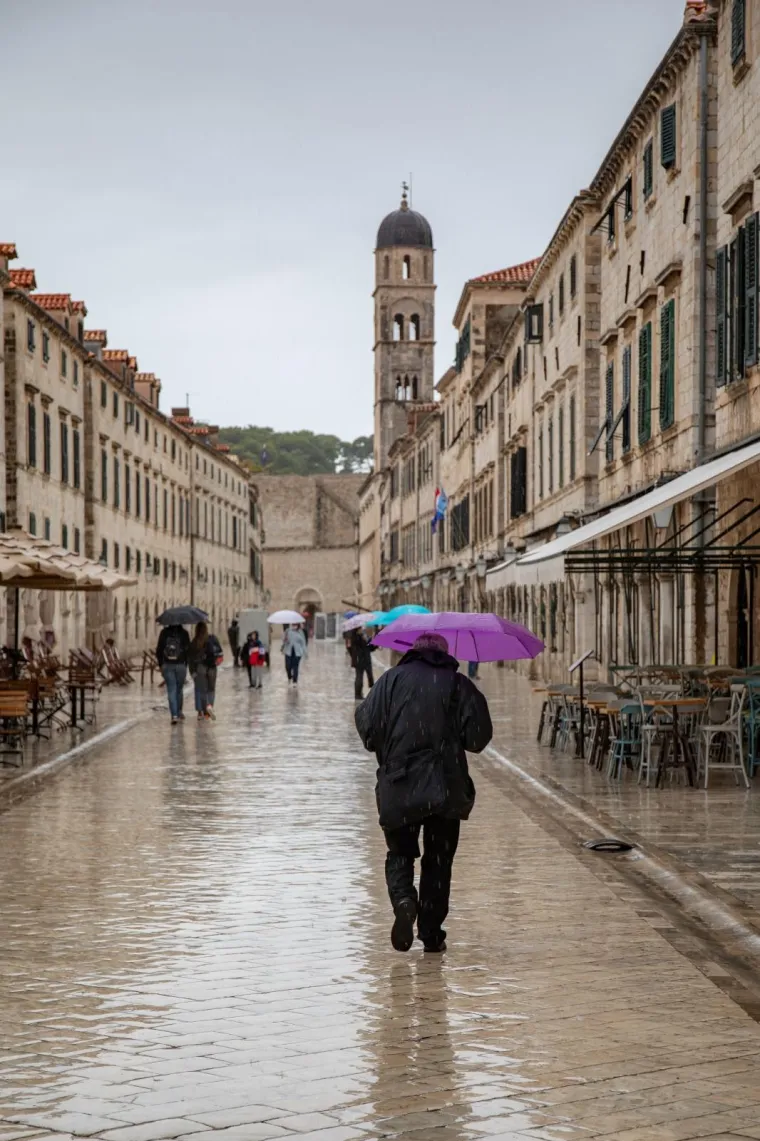 Ki&scaron;a danima ne prestaje padati u Dubrovniku: Otjerala je i ono malo preostalih turista