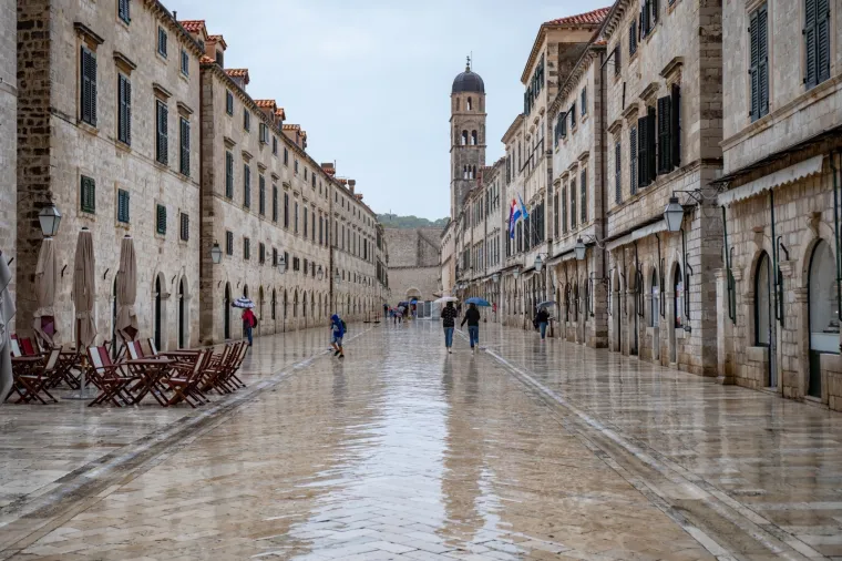 Ki&scaron;a danima ne prestaje padati u Dubrovniku: Otjerala je i ono malo preostalih turista