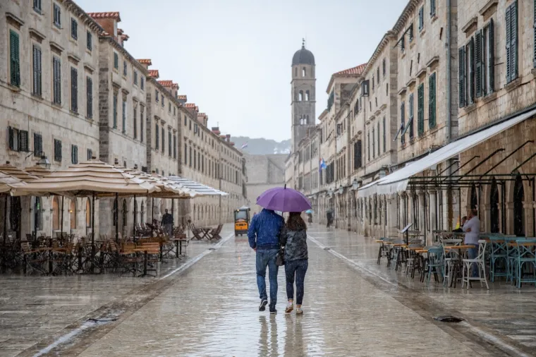 Ki&scaron;a danima ne prestaje padati u Dubrovniku: Otjerala je i ono malo preostalih turista