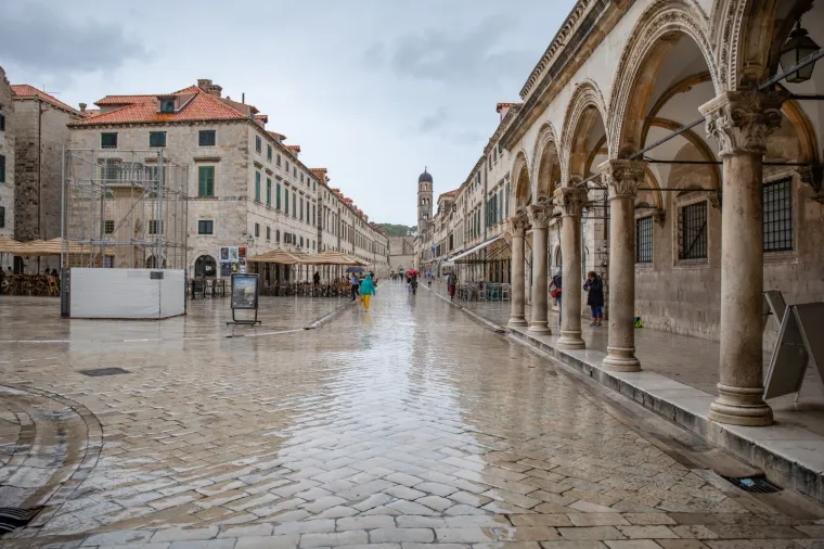 Ki&scaron;a danima ne prestaje padati u Dubrovniku: Otjerala je i ono malo preostalih turista