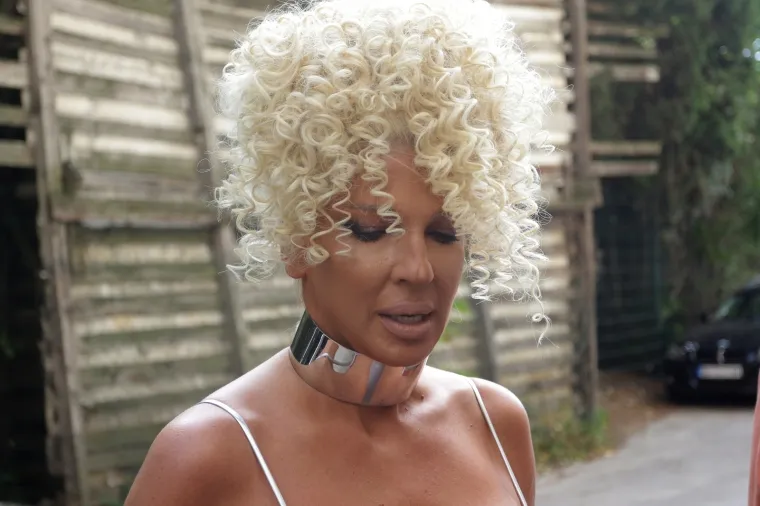 PAPARAZZO FOTKE VS. INSTAGRAM: Karleu&scaron;a se opet &lsquo;ispeglala&rsquo; za dru&scaron;tvene mreže, a evo kako zaista izgleda