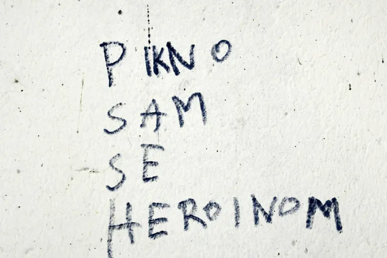 ISKRENA ISPOVIJEST HRVATA NA STUPOVIMA U SISKU: 'Našmrko sam se kokaina, pušio sam crack, radio sam s*anja i nije mi žao...'