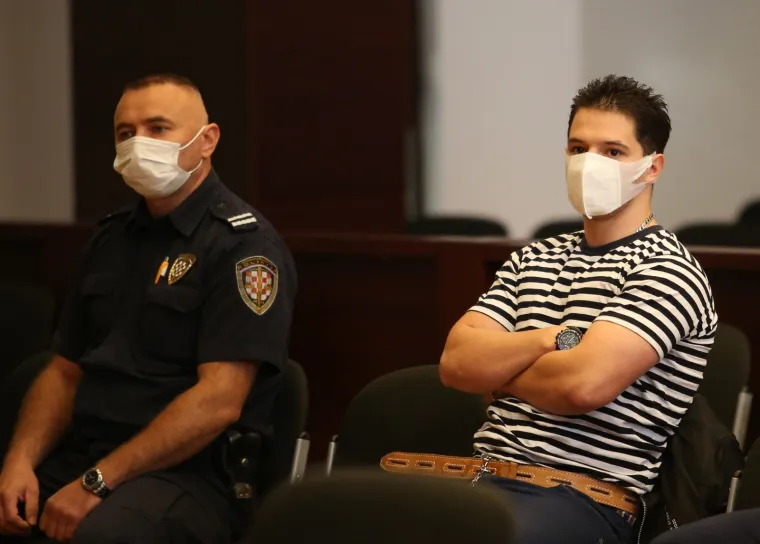 Trostruki ubojica iz Splita na sud stigao pod posebnom policijskom pratnjom