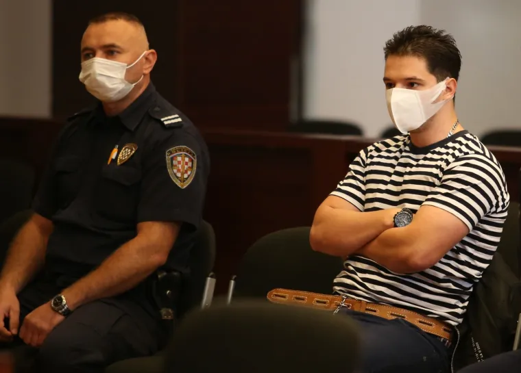 Trostruki ubojica iz Splita na sud stigao pod posebnom policijskom pratnjom
