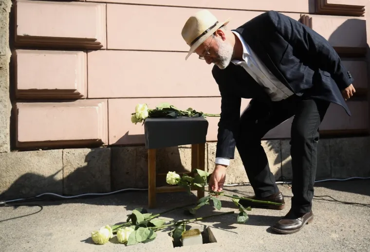 Lea Deutsch jo&scaron; uvijek čeka svoju ulicu ili trg u Zagrebu: Danas je ispred njene kuće postavljen 'kamen spoticanja'