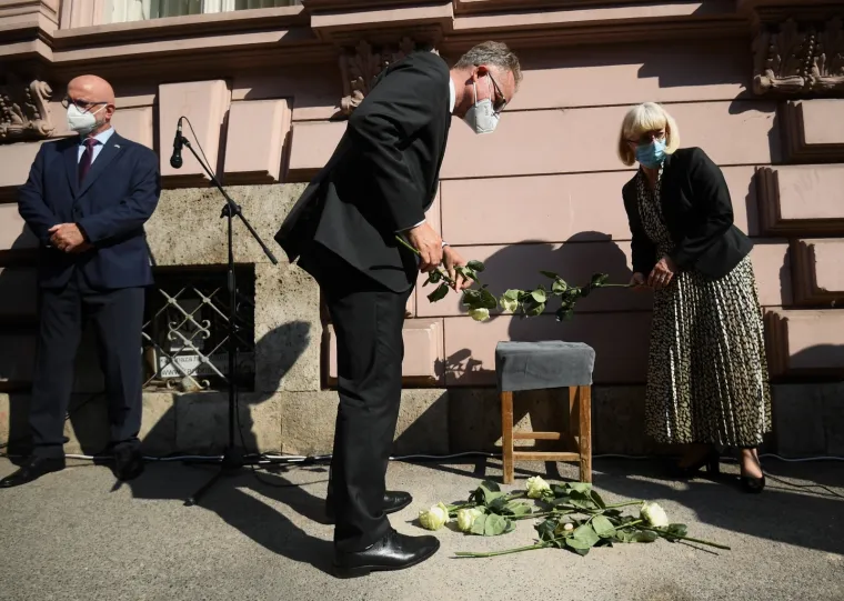 Lea Deutsch jo&scaron; uvijek čeka svoju ulicu ili trg u Zagrebu: Danas je ispred njene kuće postavljen 'kamen spoticanja'