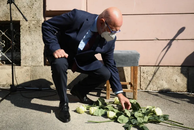 Lea Deutsch jo&scaron; uvijek čeka svoju ulicu ili trg u Zagrebu: Danas je ispred njene kuće postavljen 'kamen spoticanja'