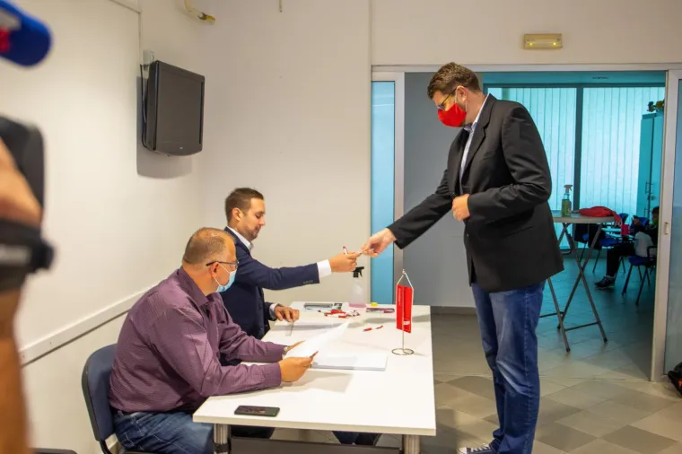 SDP danas bira novog predsjednika: Drugi krug donosi konačnu odluku - Grbin ili Kolar