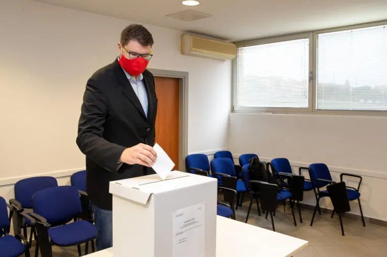 SDP danas bira novog predsjednika: Drugi krug donosi konačnu odluku - Grbin ili Kolar