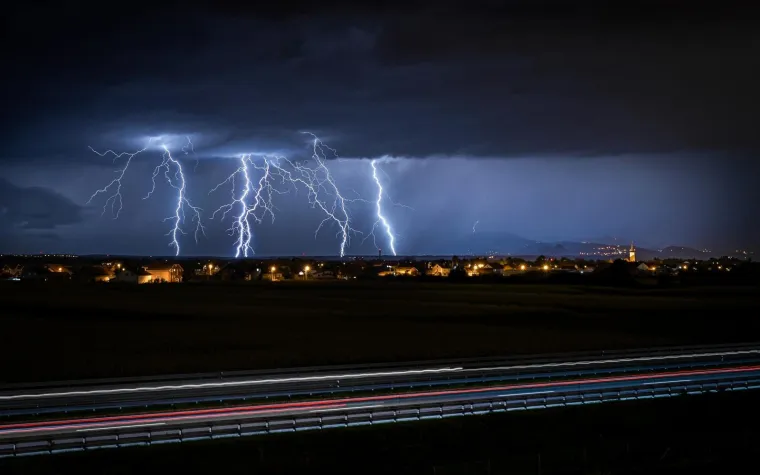 Druga strana nevremena: Pogledajte kako je izgledao ples munja iznad Zagreba