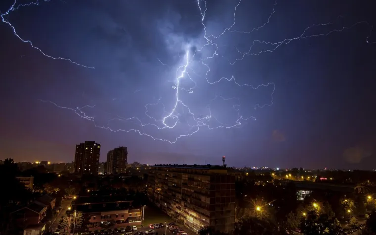 Druga strana nevremena: Pogledajte kako je izgledao ples munja iznad Zagreba