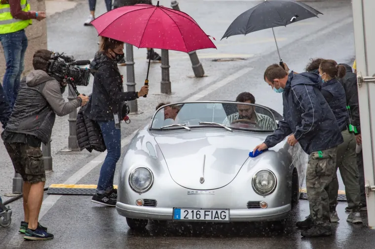 NESVAKIDAŠNJI PRIZORI IZ DUBROVNIKA: Nicolas Cage juri centrom grada u Porscheu