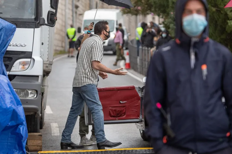 NESVAKIDAŠNJI PRIZORI IZ DUBROVNIKA: Nicolas Cage juri centrom grada u Porscheu