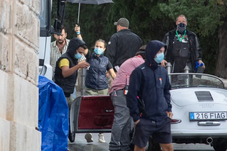 NESVAKIDAŠNJI PRIZORI IZ DUBROVNIKA: Nicolas Cage juri centrom grada u Porscheu