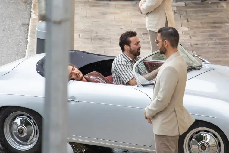 NESVAKIDAŠNJI PRIZORI IZ DUBROVNIKA: Nicolas Cage juri centrom grada u Porscheu