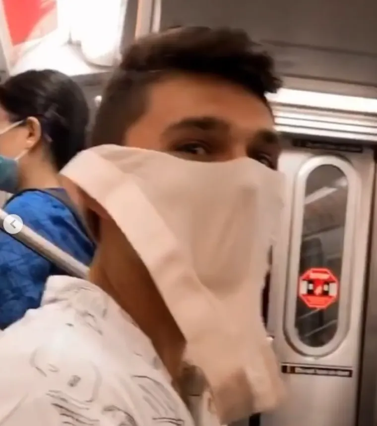 EKIPA U JAVNOM PRIJEVOZU JAKO SLOBODNO TUMAČI POJAM ZA&Scaron;TITNE MASKE: Pogledajte &scaron;to su sve nabili na glavu