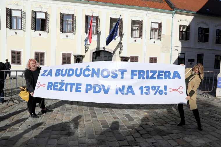 Frizeri mirno prosvjedovali na Markovom trgu