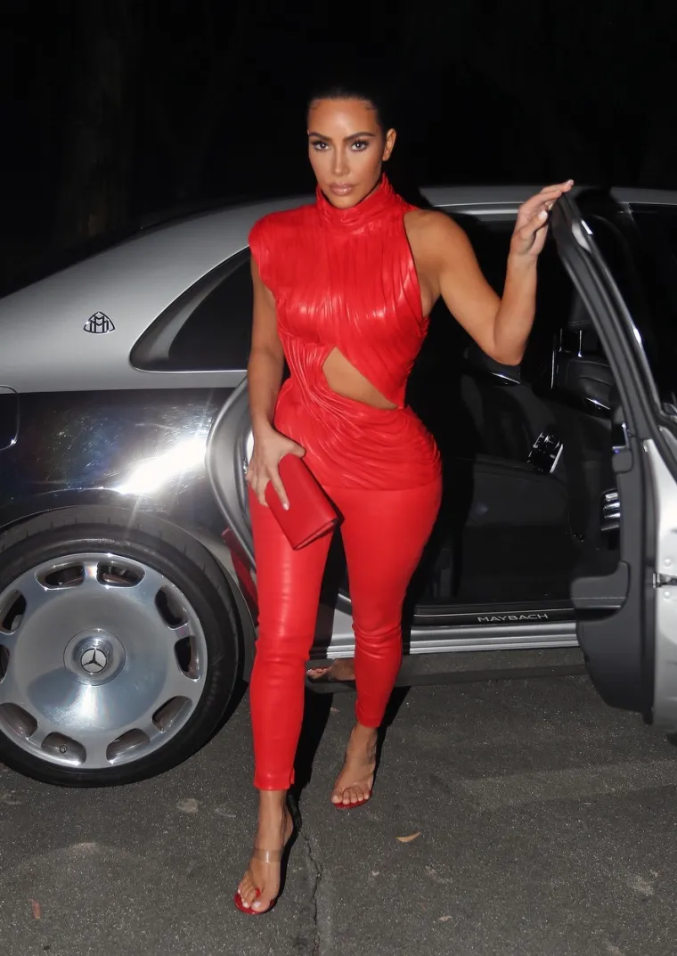 USKI KOŽNI KOMBINEZON PRISTAJAO JOJ JE KAO SALIVEN: Kim Kardashian svima je oduzela dah