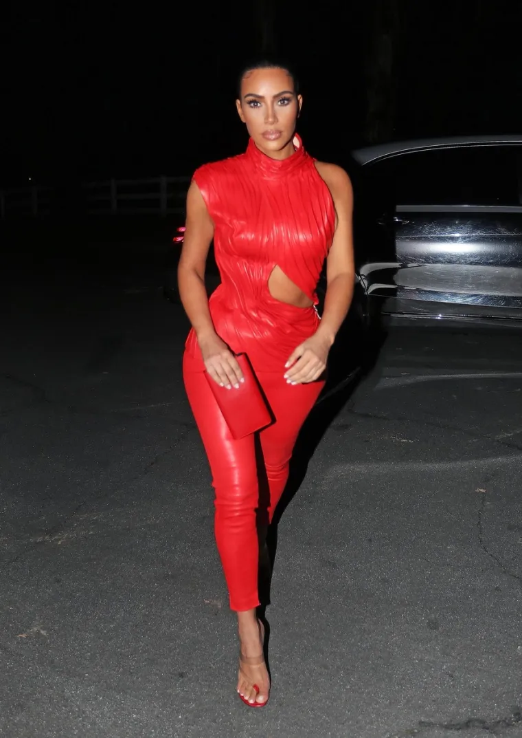 USKI KOŽNI KOMBINEZON PRISTAJAO JOJ JE KAO SALIVEN: Kim Kardashian svima je oduzela dah
