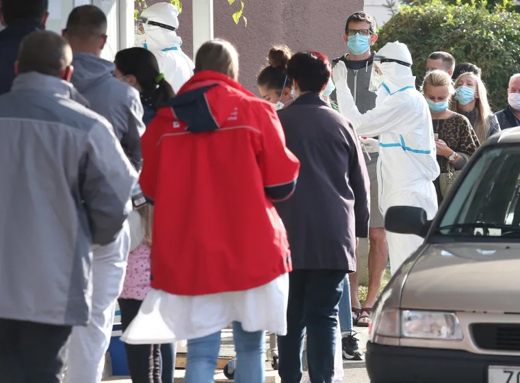 Velike gužve ispred Andrije &Scaron;tampara zbog povećanog broja testiranja na COVID-19