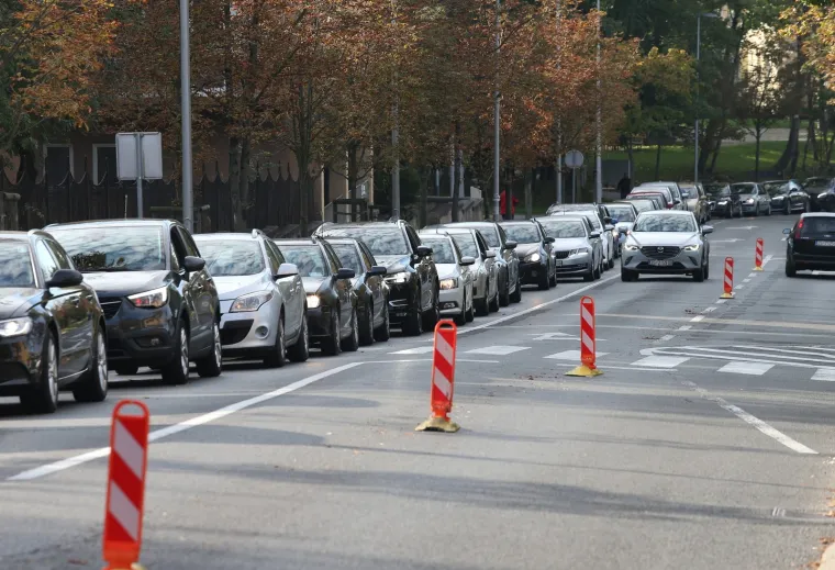Velike gužve ispred Andrije &Scaron;tampara zbog povećanog broja testiranja na COVID-19