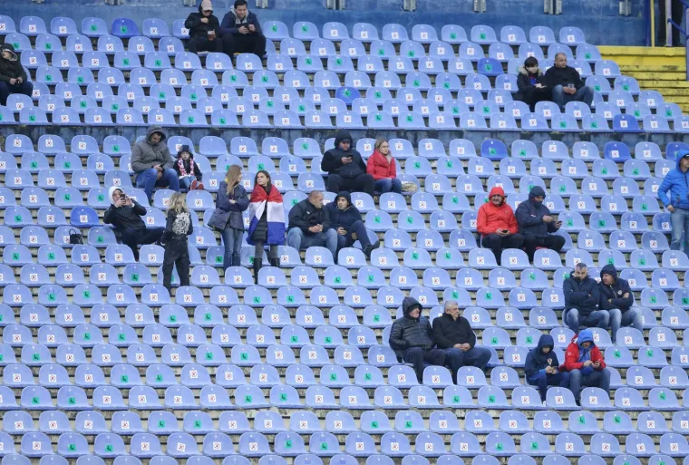 Ne bi bilo ni puno vi&scaron;e ljudi jer je stadion u Zagrebu ozbiljno o&scaron;tećen.