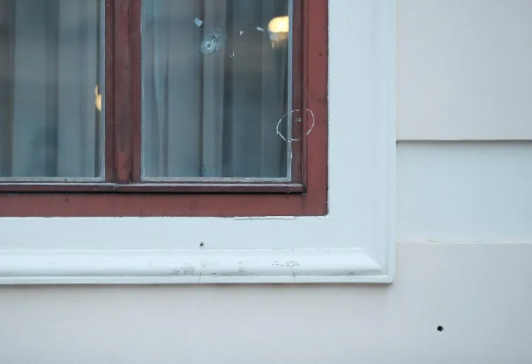 Na zgradi Vlade vidljive su rupe od metaka, na Markovu trgu zamjetno vi&scaron;e policajaca