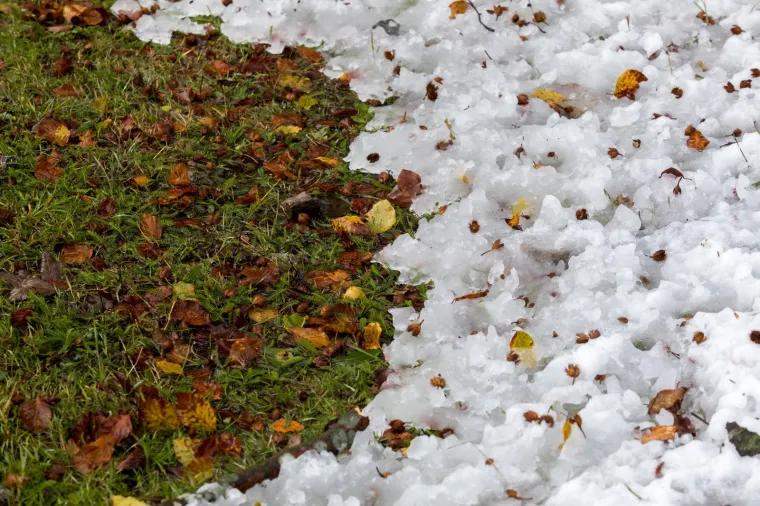Vrh Rade&scaron;eva na Platku prekrio je prvi ovosezonski snijeg