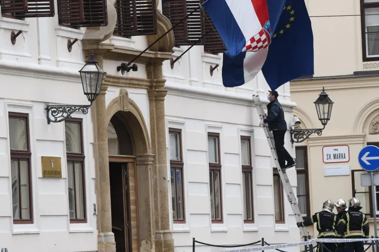 Markov trg pod policijskom blokadom: Banski dvori izre&scaron;etani su mecima!