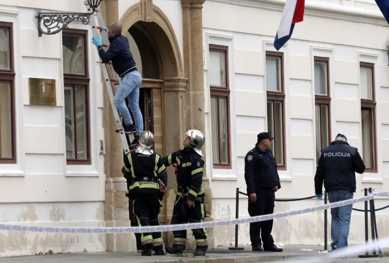 Markov trg pod policijskom blokadom: Banski dvori izre&scaron;etani su mecima!