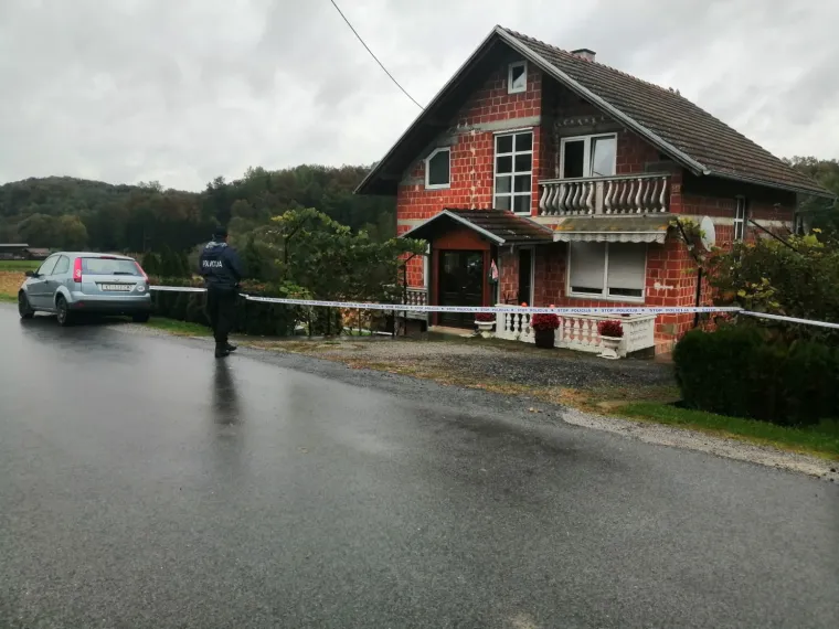 Ovo je kuća u Kutini u kojoj je živio napadač na policajca, policija čeka na pretres
