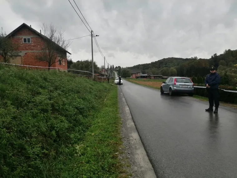 Ovo je kuća u Kutini u kojoj je živio napadač na policajca, policija čeka na pretres