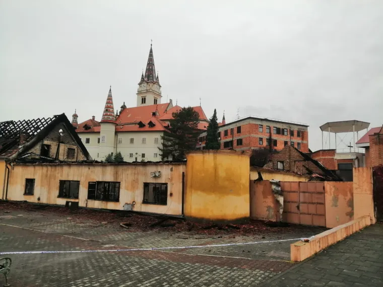 Novo čudo u Mariji Bistrici? Požar 'preživio' jedino - plastični kip Gospe!