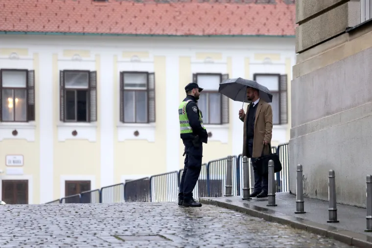 Nakon jučerašnjeg pokušaja ubojstva policajca: Ograničen pristup Markovom trgu