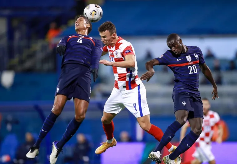 JE  LI HRVATSKA TE&Scaron;KO O&Scaron;TEĆENA PROTIV FRANCUSKE? Mnogi će podivljati na nizozemskog suca kad ovo vide