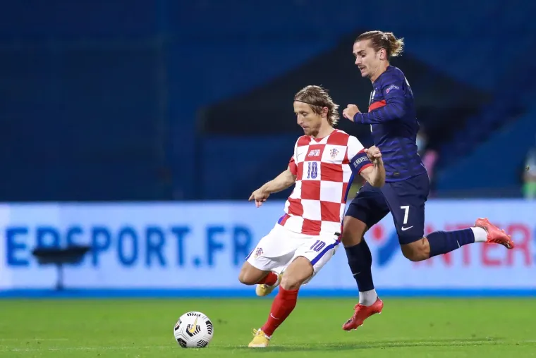 [FOTO] VELIKI OKR&Scaron;AJ VATRENIH I FRANCUZA: Ovako izgledaju Modrić i dru&scaron;tvo u dvoboju sa svjetskim prvacima