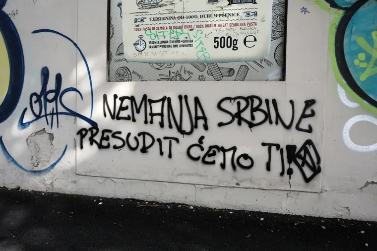 Prijeteći grafit umjetniku zbog zvijezde petokrake: 'Nemanja, Srbine, presudit ćemo ti'