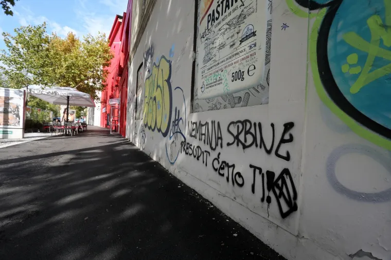 Prijeteći grafit umjetniku zbog zvijezde petokrake: 'Nemanja, Srbine, presudit ćemo ti'