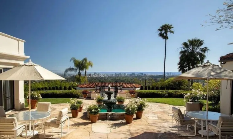 [FOTO] ZAVIRITE U LEBRONOVU MEGAKUĆU OD 237 MILIJUNA KUNA: Jedna je od najljep&scaron;ih u Los Angelesu; Malo ih ovako ne&scaron;to posjeduje