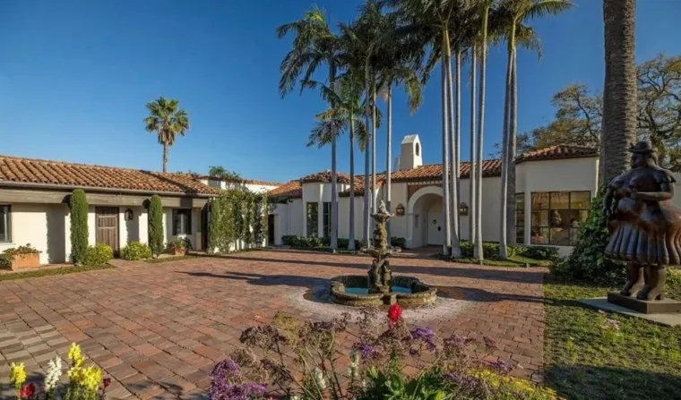 Najbolji ko&scaron;arka&scaron; dana&scaron;njice i jedan od najboljih ko&scaron;arka&scaron;a svih vremena Lebron James platio je za biv&scaron;i kompleks Katharine Hepburn na Beverly Hillsu čak 36.8 milijuna dolara. Na kupnju kuće dobio je popust od 6%. James također posjeduje i dvije odvojene vile u otmjenom LA-jevom kvartu Brentwoodu, javljaju američki mediji. Prvobitna cijena iznosila je 39 milijuna dolara.