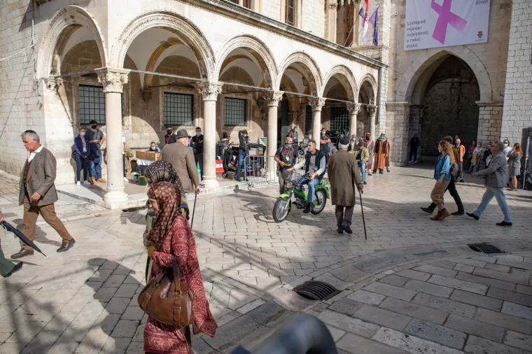 Počelo je snimanje igranog filma "Oslo" u Dubrovniku s irskim glumcem Andrewom Scottom, koji je našoj publici najpoznatiji po ulozi Jima Moriartyja u BBC-jevoj seriji "Sherlock". Ekipa se na setu okupila pod redateljskom palicom poznatog brodvejskog redatelja Bartletta Shera kojemu je ovo debitansko filmsko djelo. Foto: Grgo Jelavic/PIXSELL