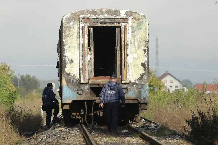 Drama kod Na&scaron;ica: Pogledajte &scaron;to je ostalo od vlaka iz kojeg je pred vatrom pobjeglo 50 putnika!