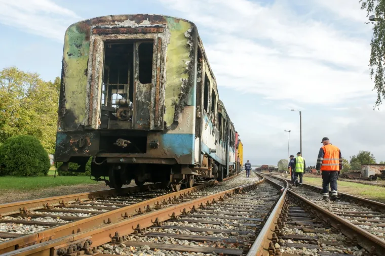 Drama kod Na&scaron;ica: Pogledajte &scaron;to je ostalo od vlaka iz kojeg je pred vatrom pobjeglo 50 putnika!