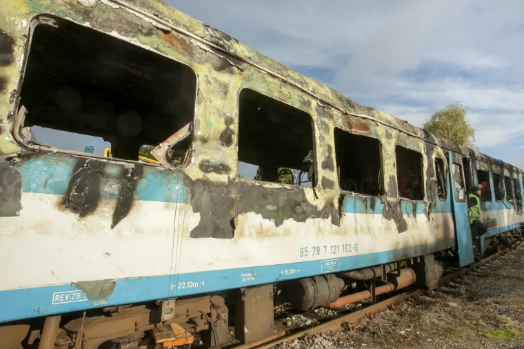 Drama kod Na&scaron;ica: Pogledajte &scaron;to je ostalo od vlaka iz kojeg je pred vatrom pobjeglo 50 putnika!