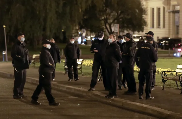 PROMETNI REDARI RASTJERALI MLADE: Stožer im zatvorio klubove, a sad ih potjerali i sa platoa ispred HNK