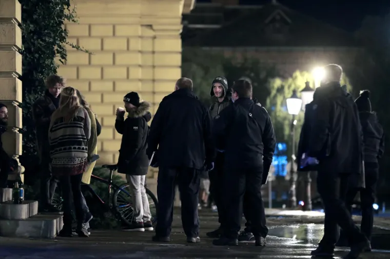 PROMETNI REDARI RASTJERALI MLADE: Stožer im zatvorio klubove, a sad ih potjerali i sa platoa ispred HNK