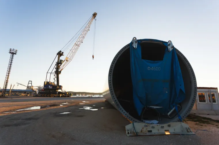 DIjelovi vjetrenjača u zadarskoj Gaženici čekaju na postavljanje