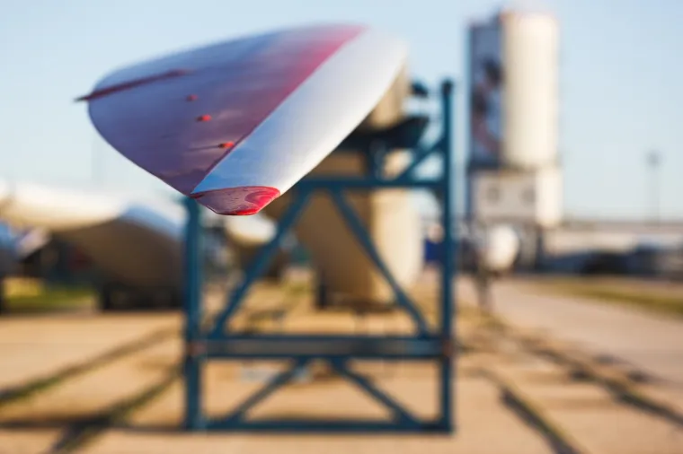 DIjelovi vjetrenjača u zadarskoj Gaženici čekaju na postavljanje