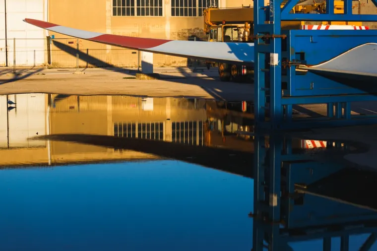 DIjelovi vjetrenjača u zadarskoj Gaženici čekaju na postavljanje
